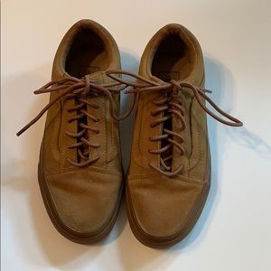 Old school vans in brown suede. Men 4.5, women 6